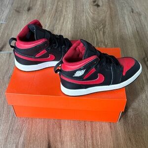Boys Size 1Y Nike Kids Black and Red High-Top Sneakers with White Sole Air Force